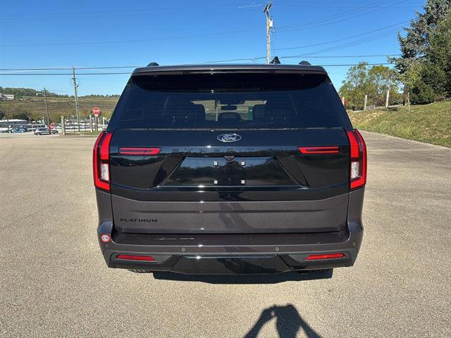 New 2025 Ford Expedition Platinum image 3