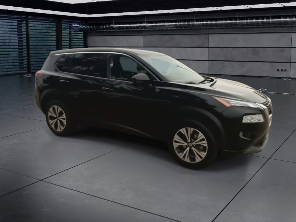 Used 2021 Nissan Rogue SV image 2