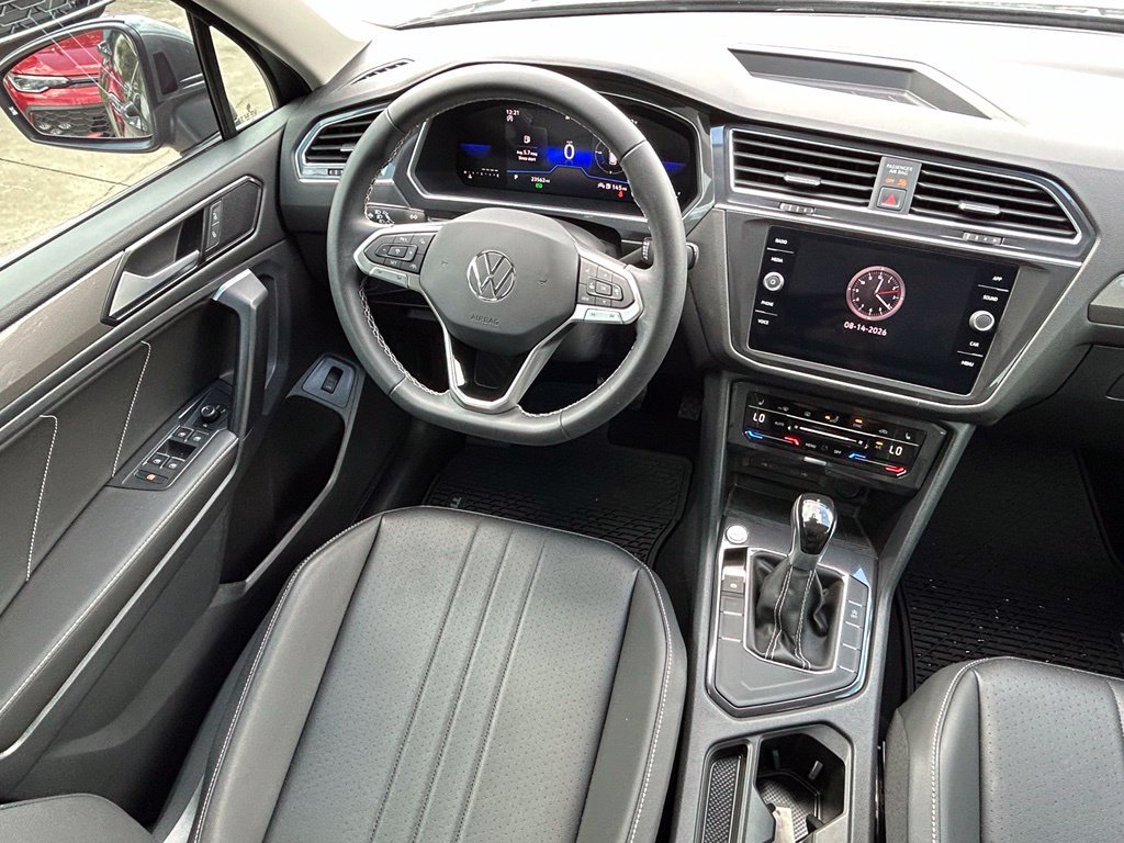 Certified 2023 Volkswagen Tiguan SE w/ Panoramic Sunroof Package FWD image 9