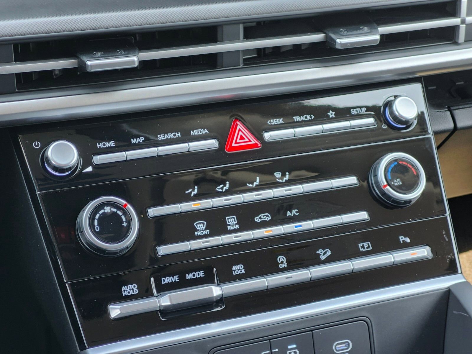 New 2026 Hyundai Santa Fe SE image 22