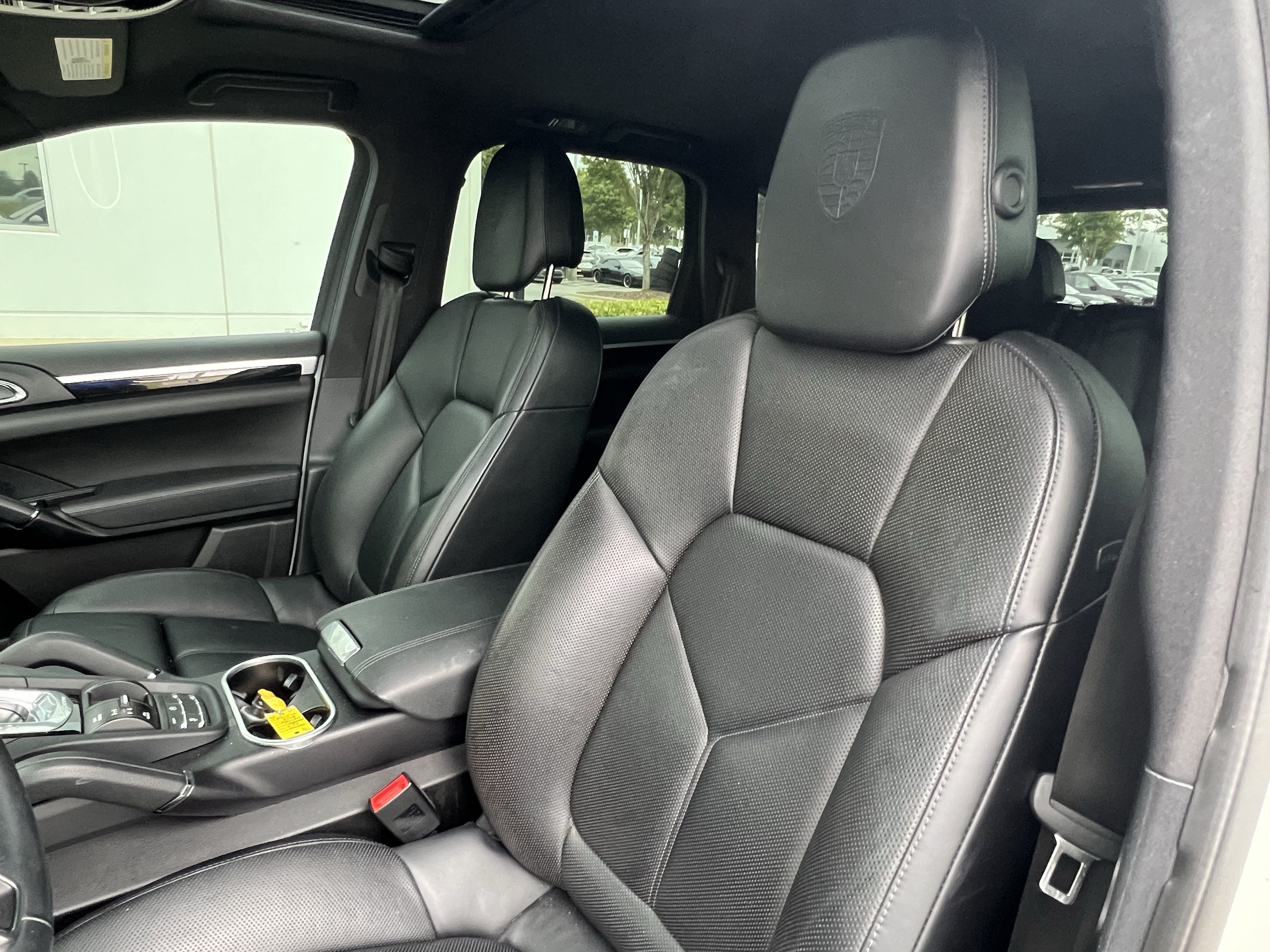 Used 2018 Porsche Cayenne Platinum Edition AWD/4WD image 16