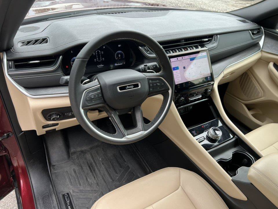 Used 2023 Jeep Grand Cherokee L Limited AWD/4WD image 17