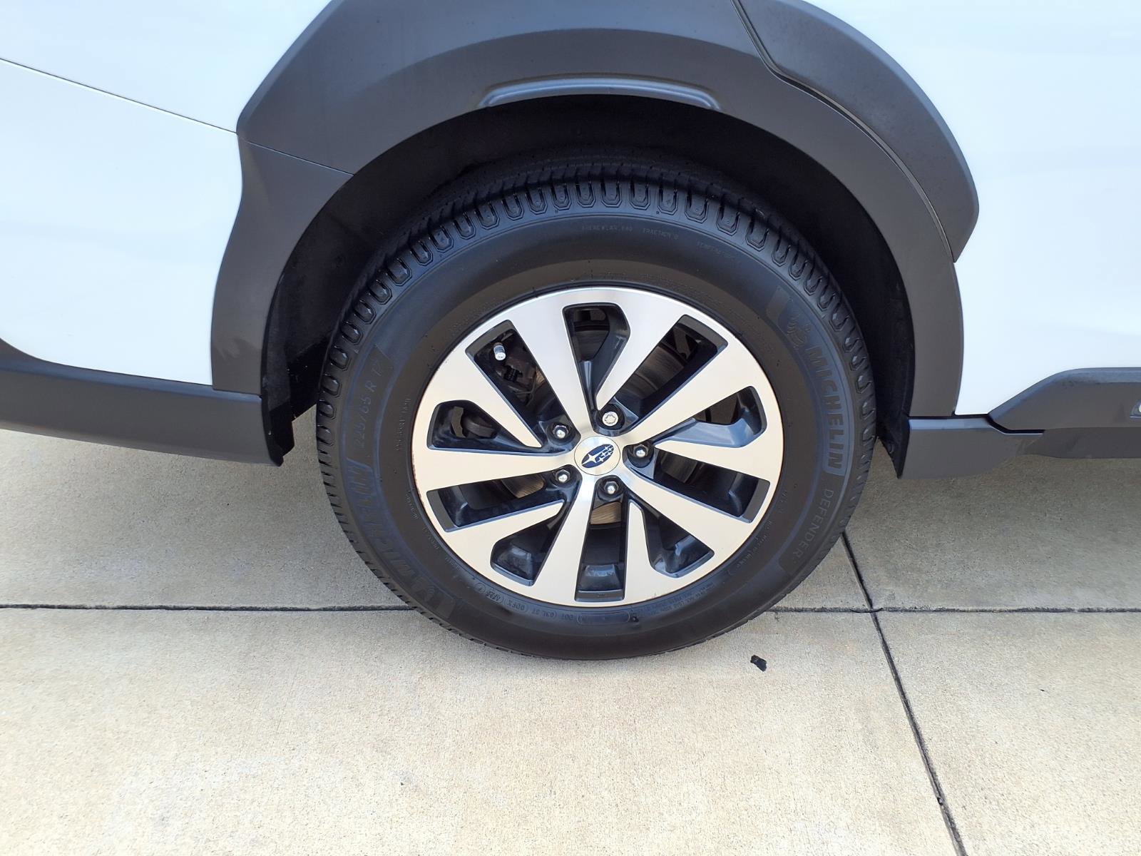 Used 2023 Subaru Outback Premium AWD/4WD image 27