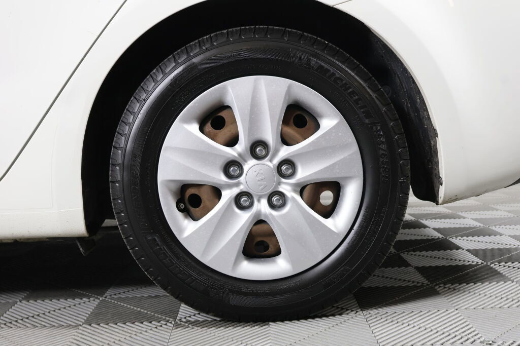 Used 2016 Kia Forte LX image 8