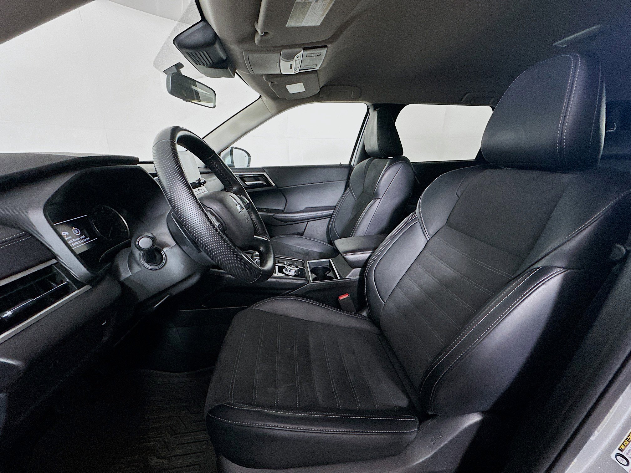 Used 2024 Mitsubishi Outlander SE image 13