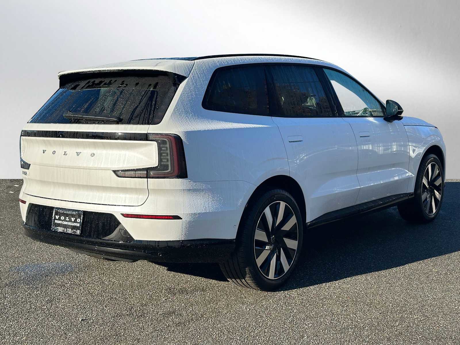 New 2025 Volvo EX90 Plus w/ Protection Package Premier image 3