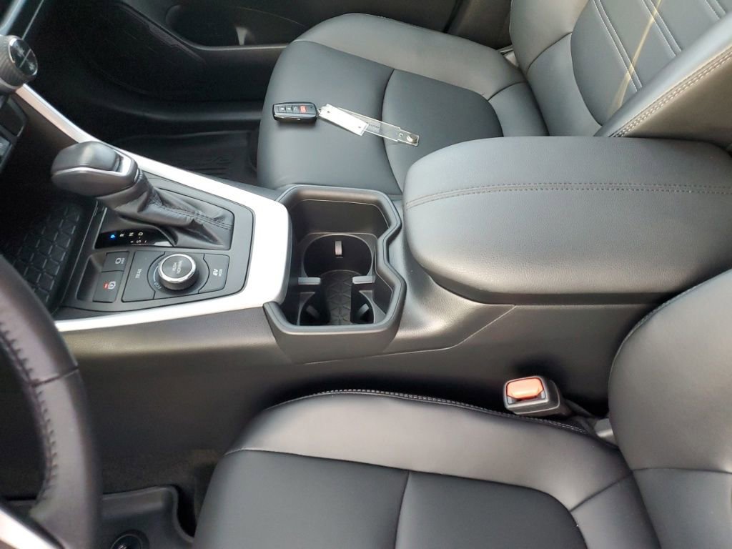 Used 2023 Toyota RAV4 XLE Premium image 29
