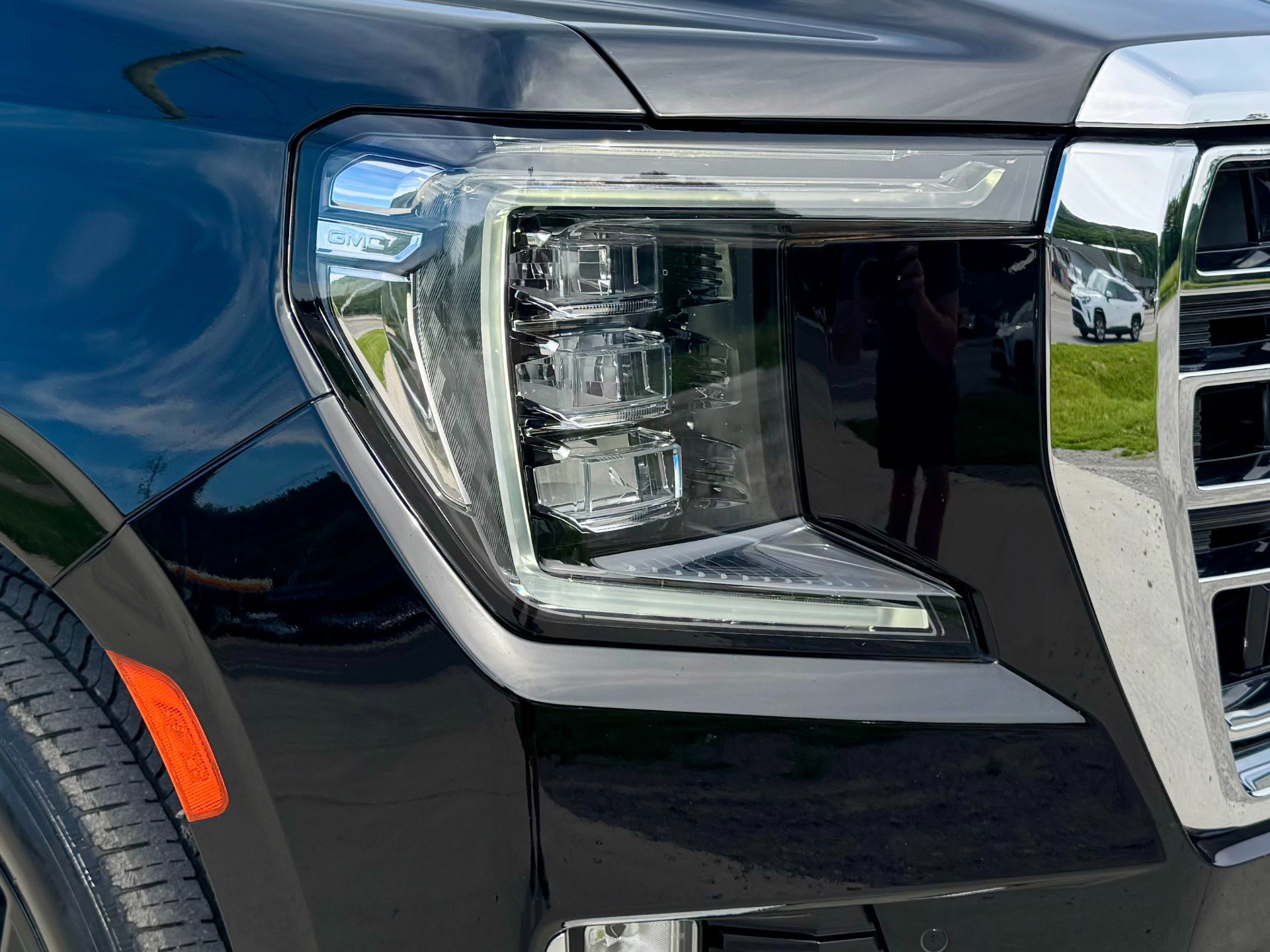 Used 2022 GMC Yukon XL SLT w/ SLT Premium Package AWD/4WD image 84