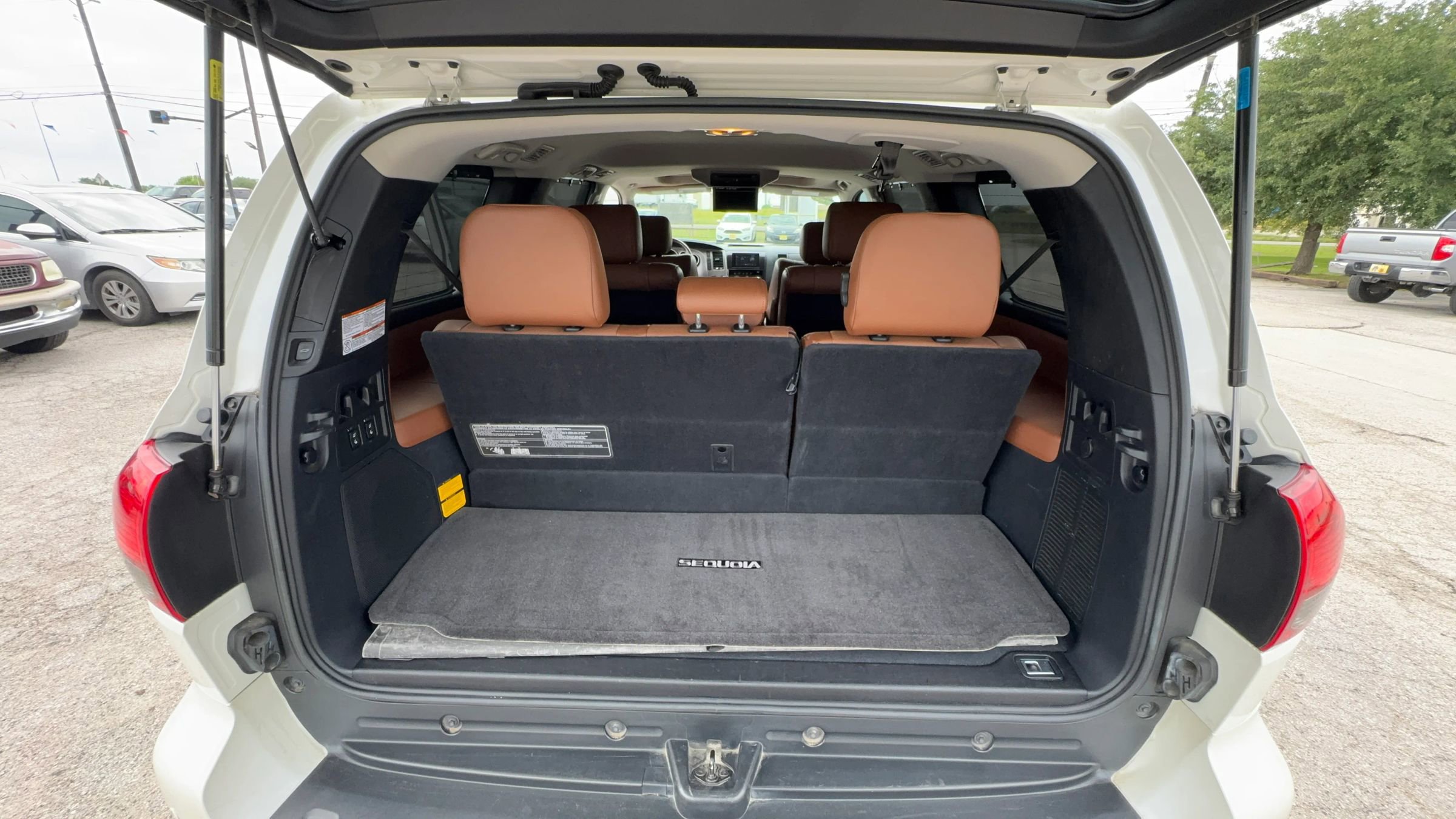 Used 2014 Toyota Sequoia Platinum RWD image 28