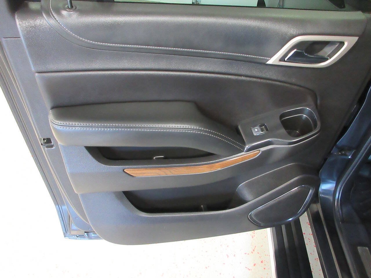 Used 2020 GMC Yukon XL Denali w/ Denali Premium Package AWD/4WD image 37