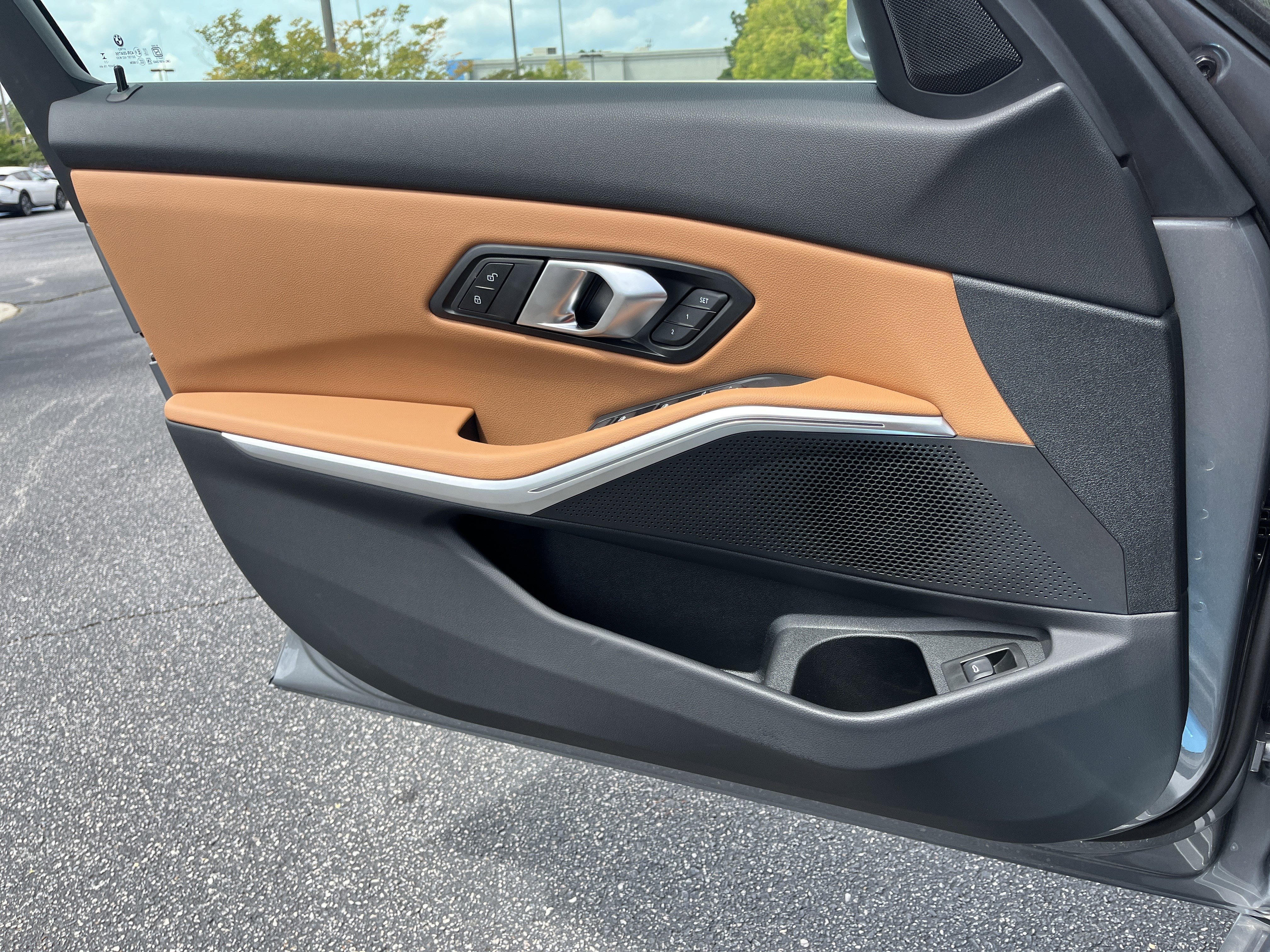 Used 2025 BMW 330i Sedan w/ Premium Package image 16