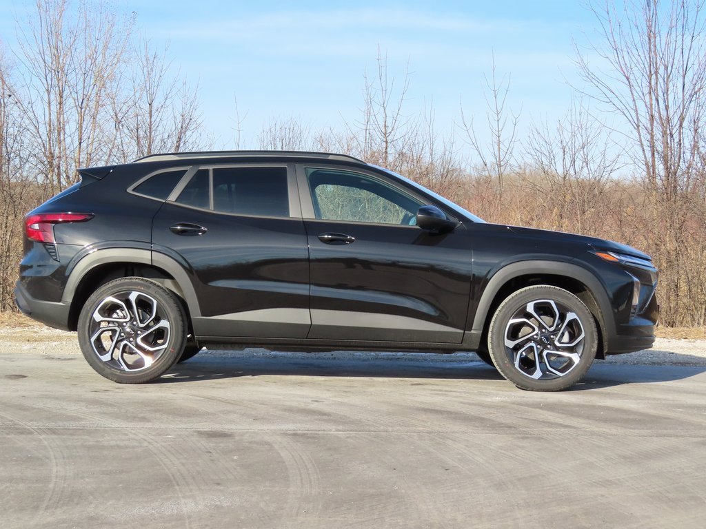 New 2026 Chevrolet Trax RS w/ Driver Confidence Package image 2