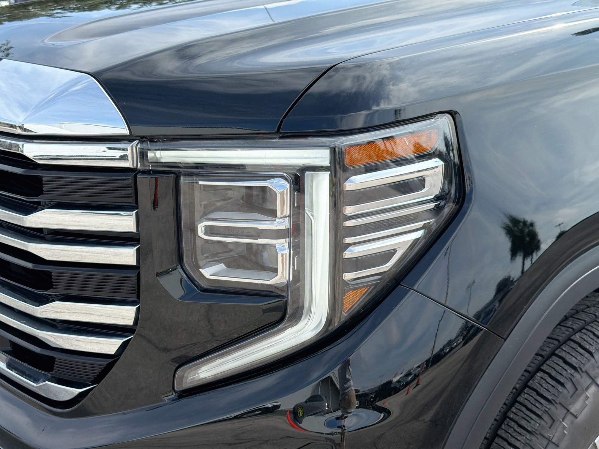 Used 2025 GMC Sierra 1500 SLT AWD/4WD image 9