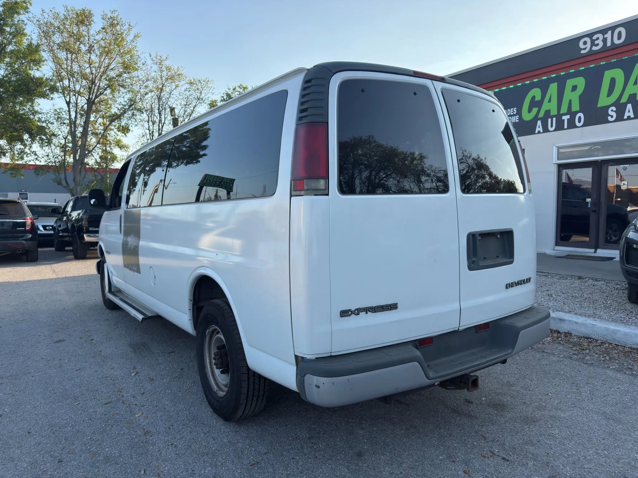 Used 2002 Chevrolet Express 3500 Extended Passenger image 6