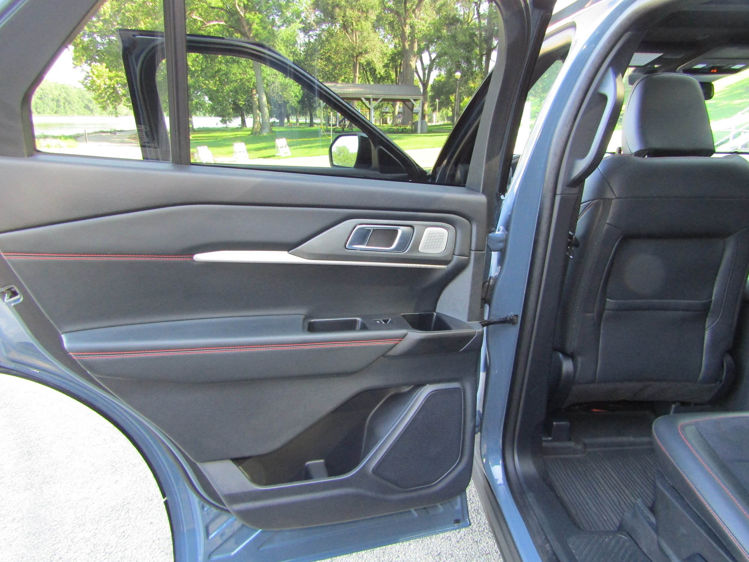 Used 2025 Ford Explorer ST w/ Sun And Sound Package AWD/4WD image 17