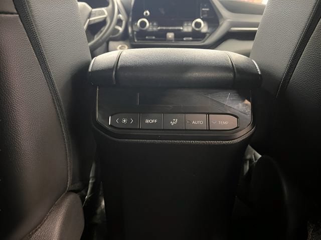 Used 2024 Toyota Highlander XSE FWD image 13