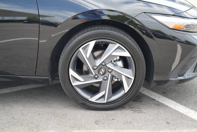 Used 2025 Hyundai Elantra Sport FWD image 45