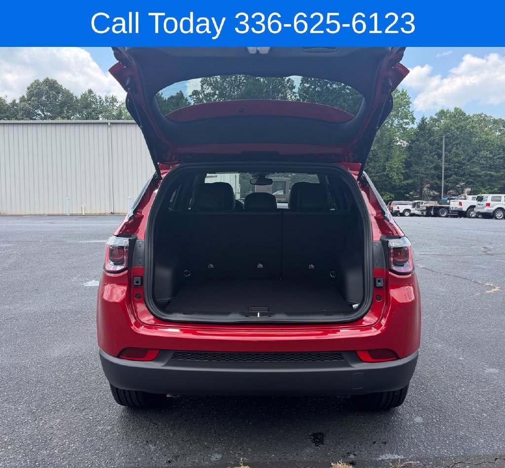 New 2026 Jeep Compass Latitude AWD/4WD image 11
