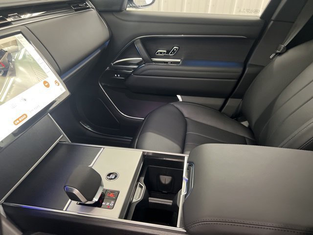 Certified 2025 Land Rover Range Rover SE AWD/4WD image 32