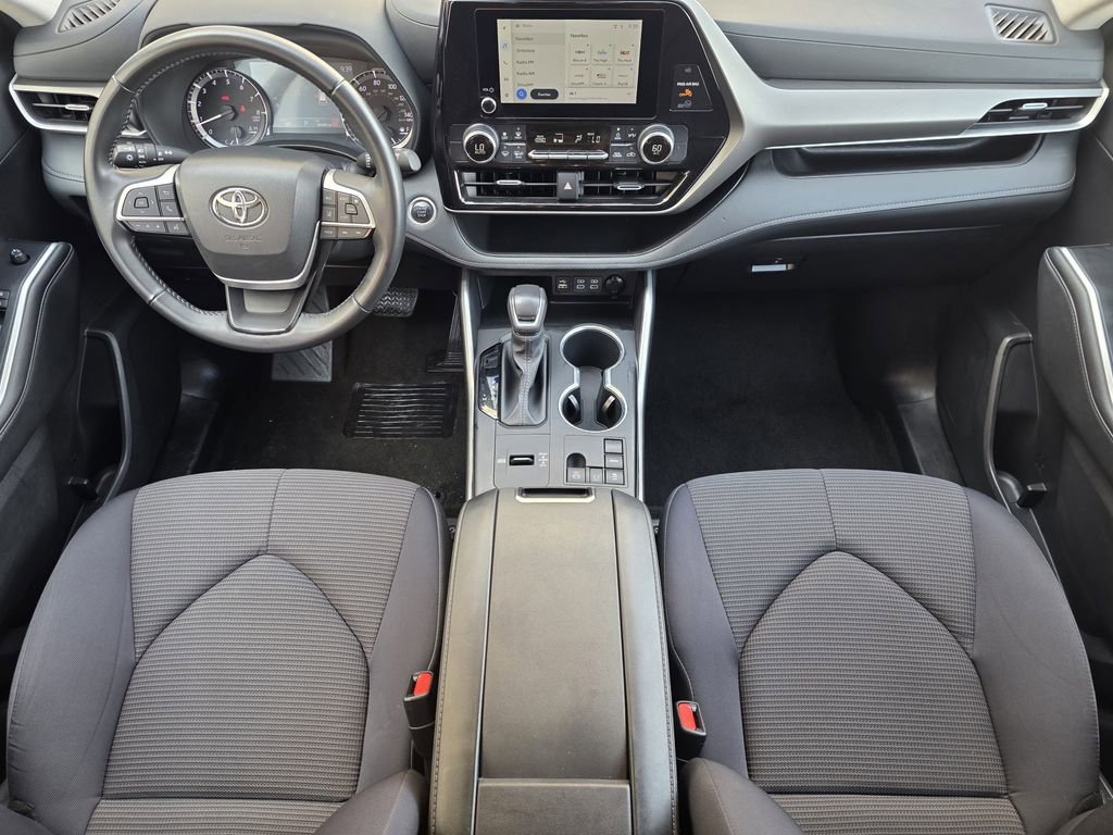 Used 2024 Toyota Highlander LE image 19