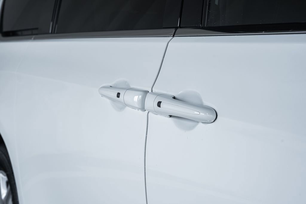 Used 2025 Chrysler Pacifica Select image 18