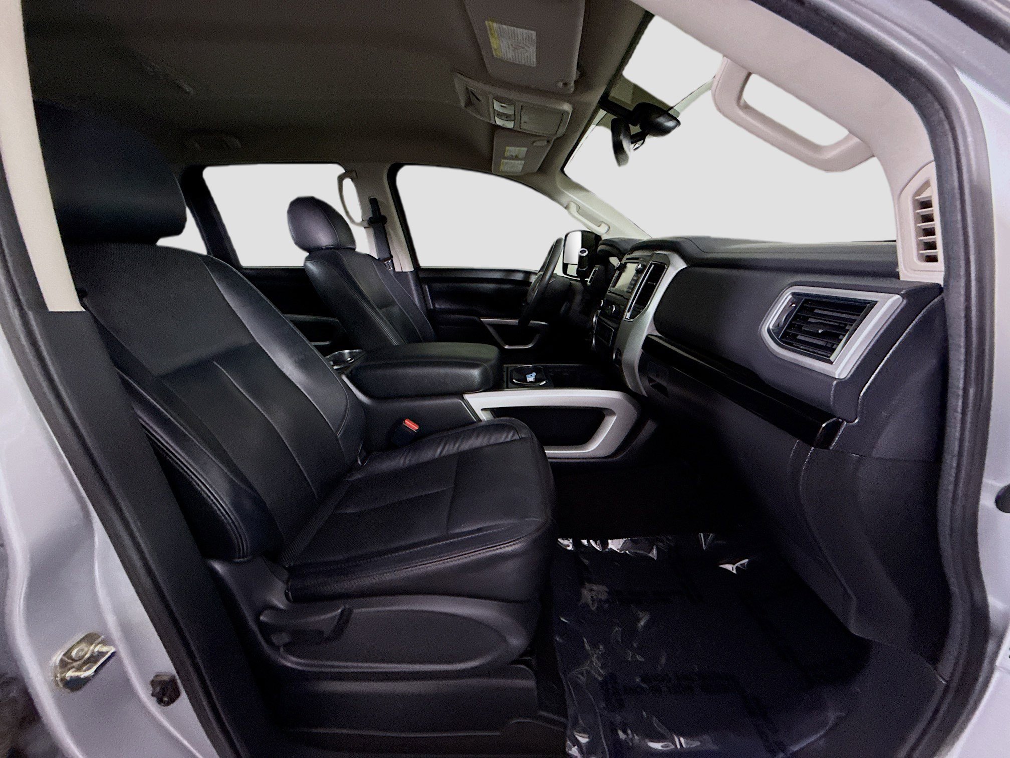 Used 2017 Nissan Titan SV AWD/4WD image 29