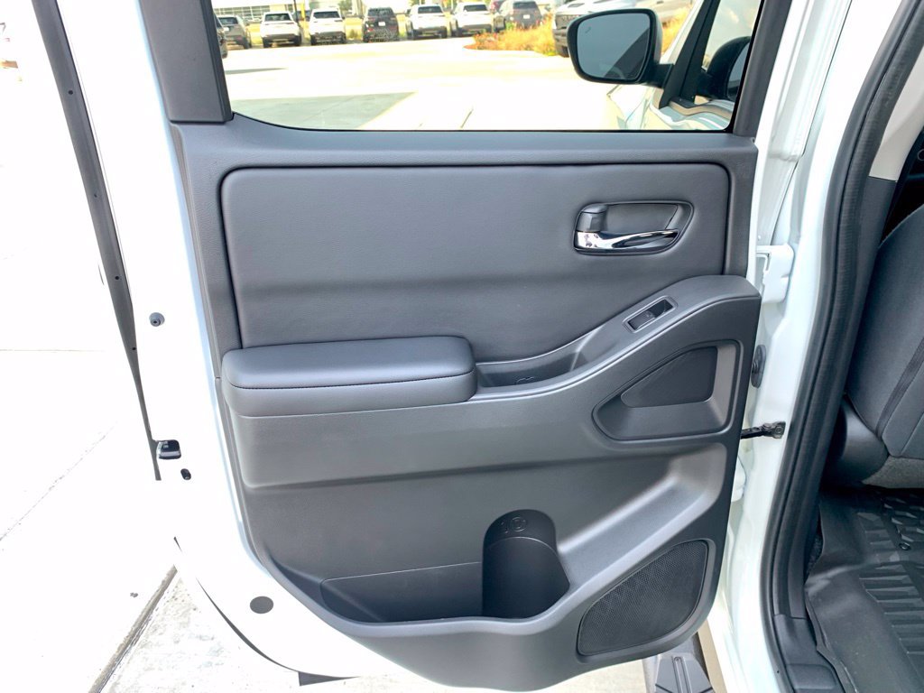 Used 2025 Nissan Frontier SV RWD image 16