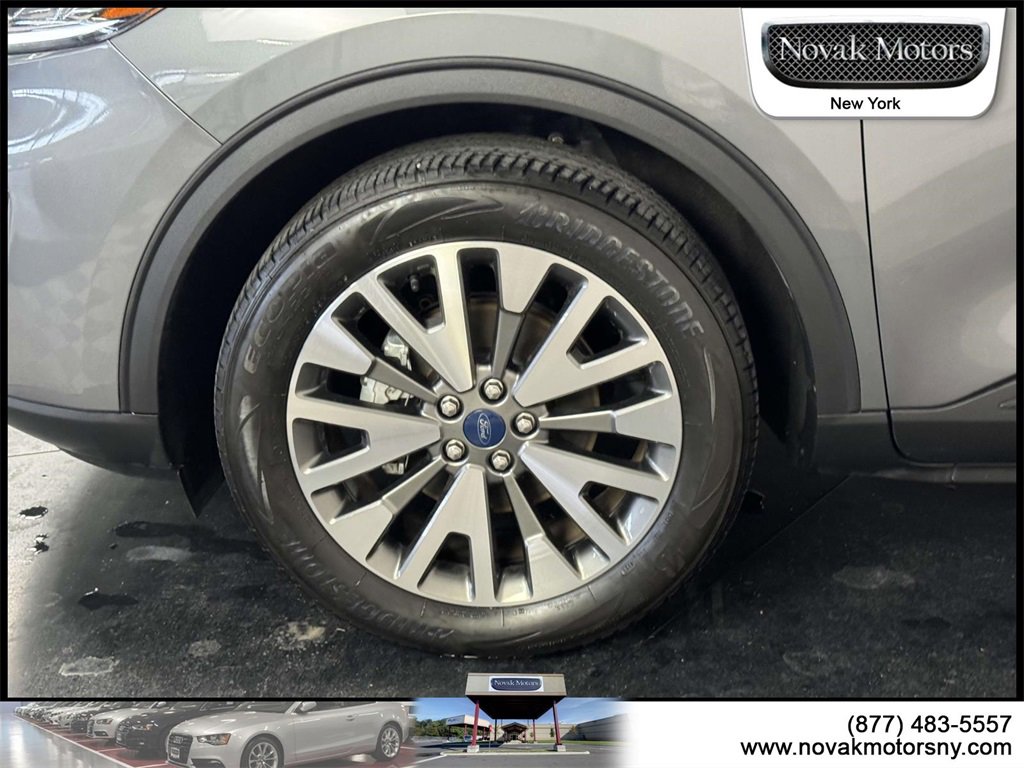 Used 2022 Ford Escape Titanium image 9