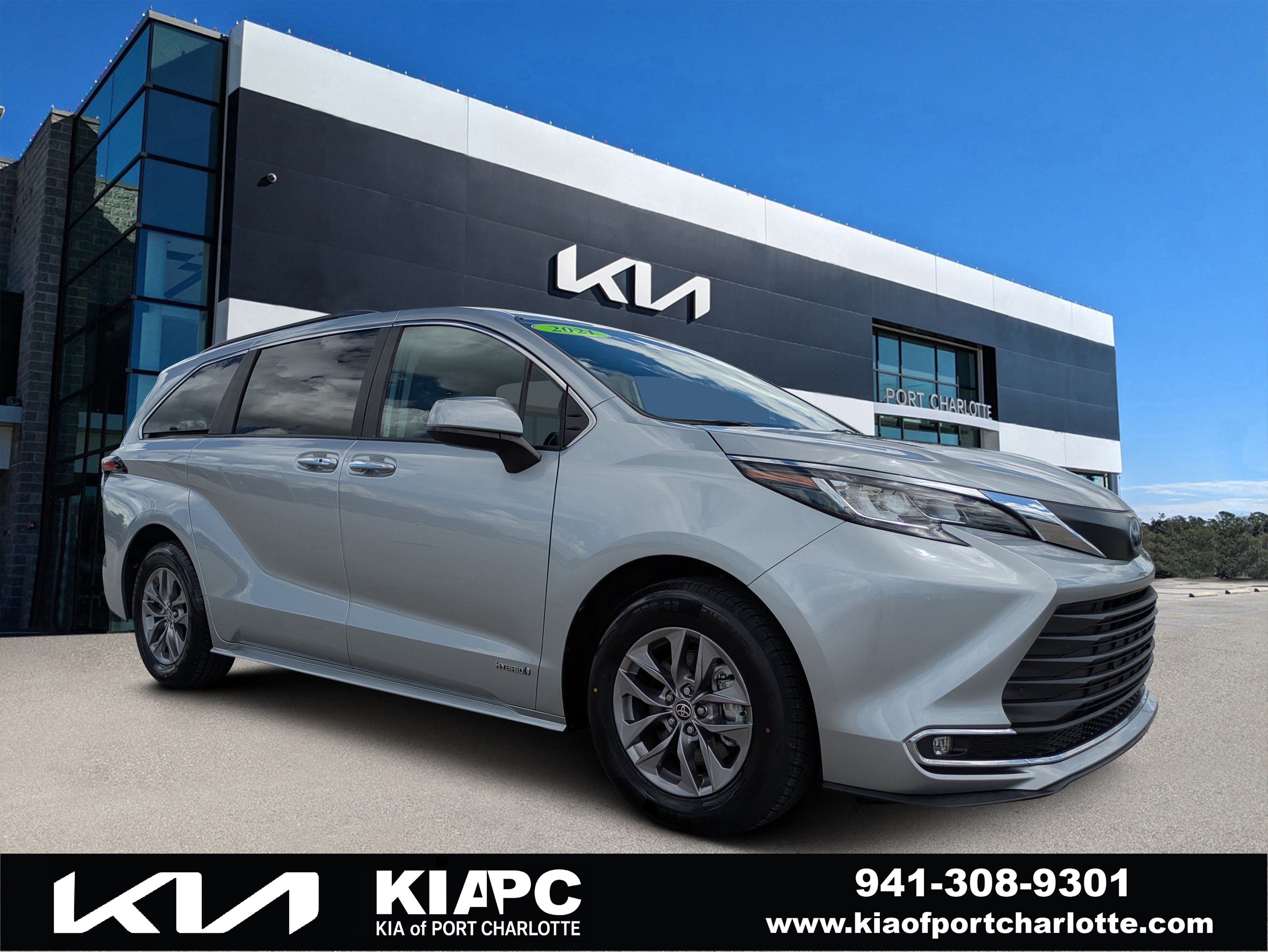 Used 2021 Toyota Sienna XLE w/ XLE Plus Package FWD image 1