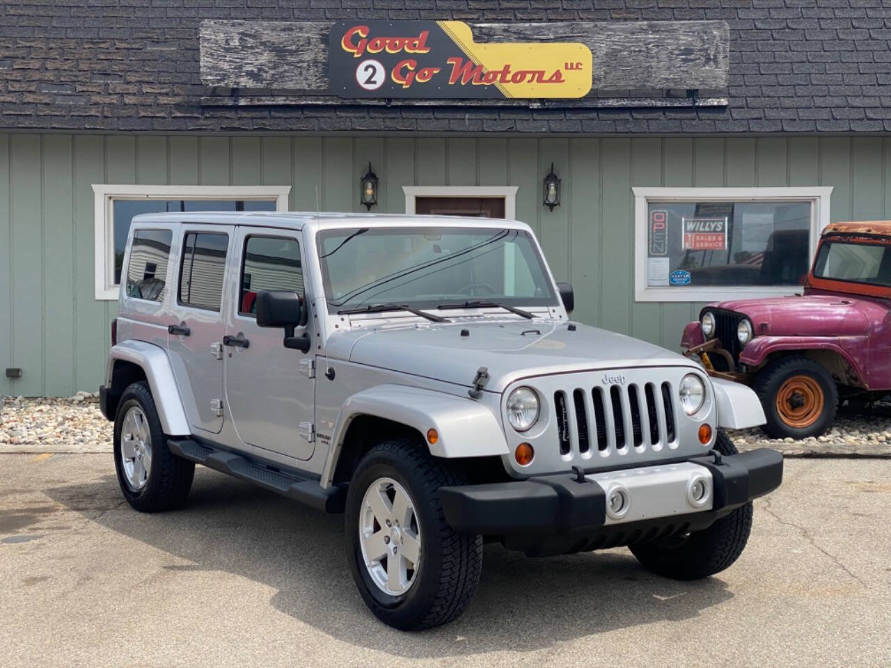 Used 2012 Jeep Wrangler Unlimited Sahara w/ Dual Top Group AWD/4WD image 1