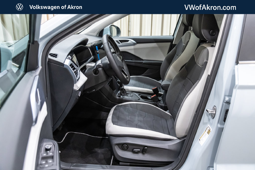 New 2026 Volkswagen Taos SE FWD image 11