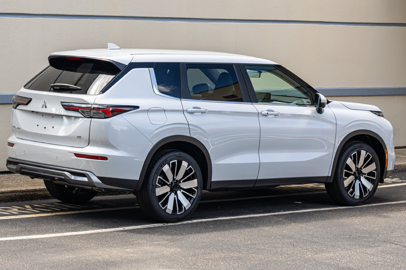 New 2026 Mitsubishi Outlander SE FWD image 11