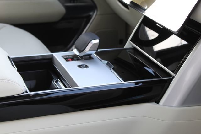 New 2026 Land Rover Range Rover Long Wheelbase SE image 22