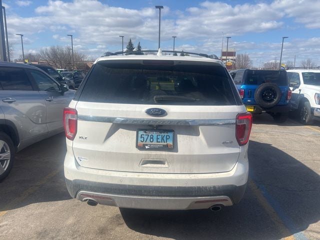 Used 2017 Ford Explorer XLT w/ Equipment Group 201A AWD/4WD image 4