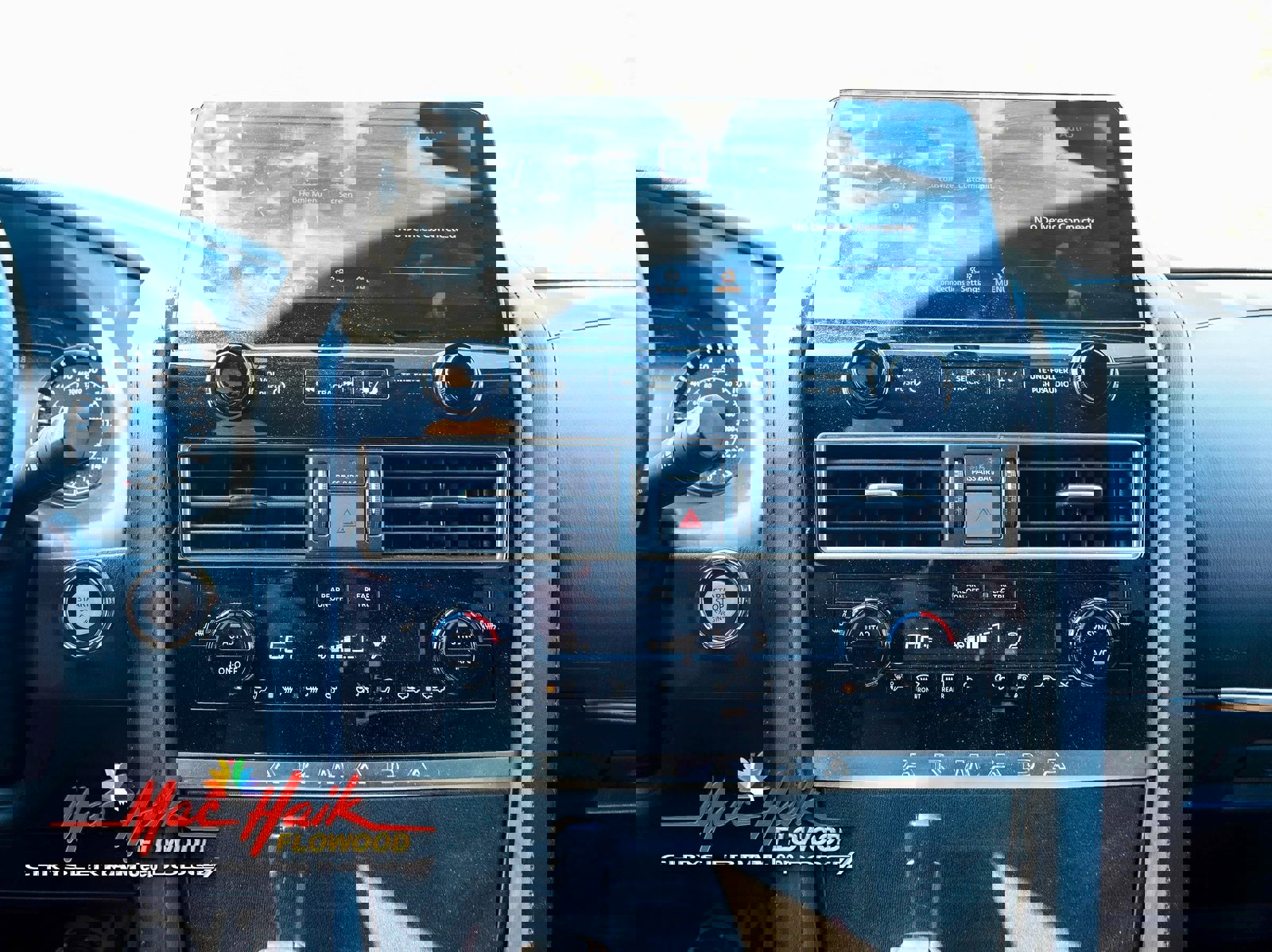 Used 2023 Nissan Armada SV image 11