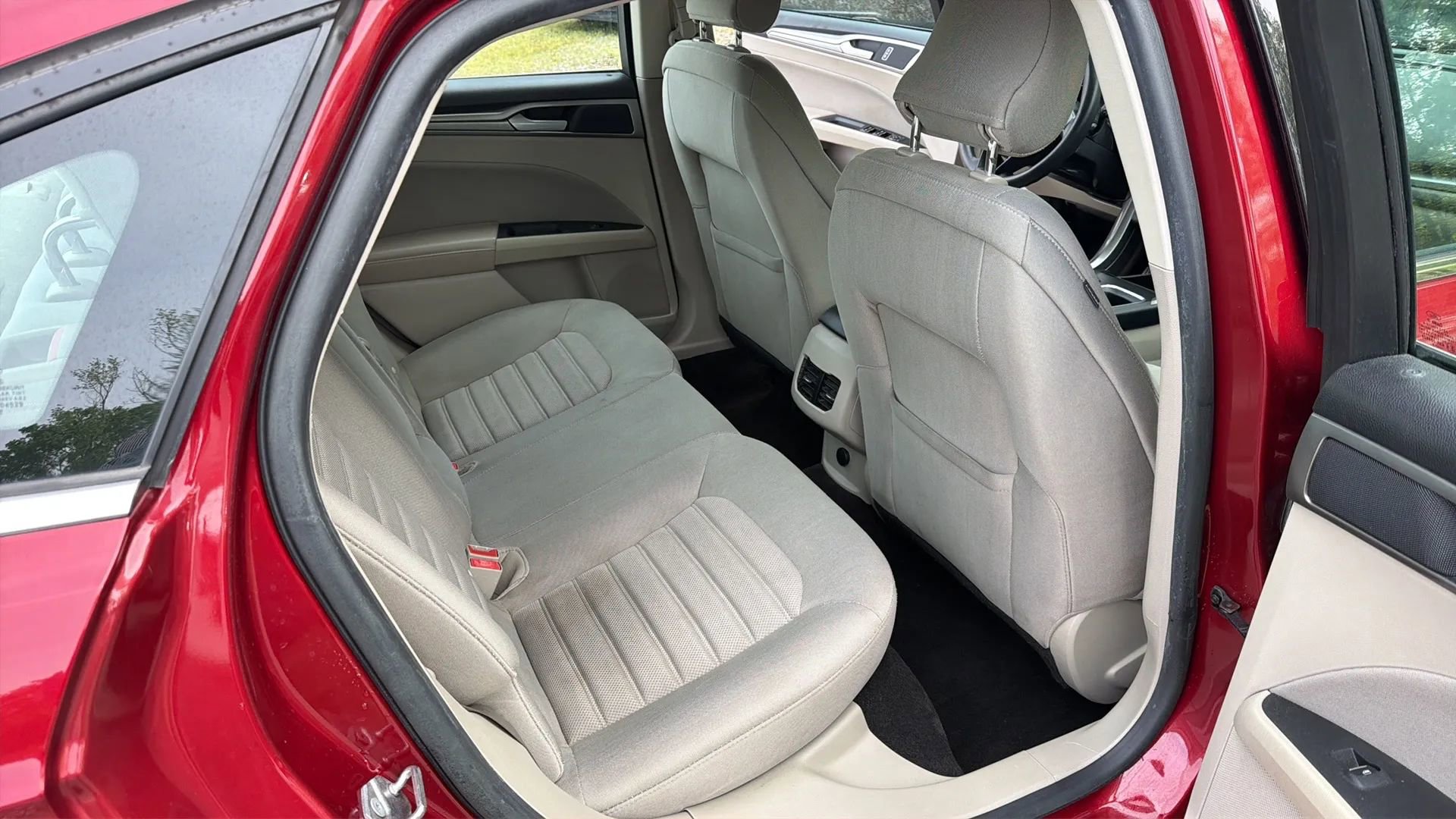 Used 2019 Ford Fusion SE image 27