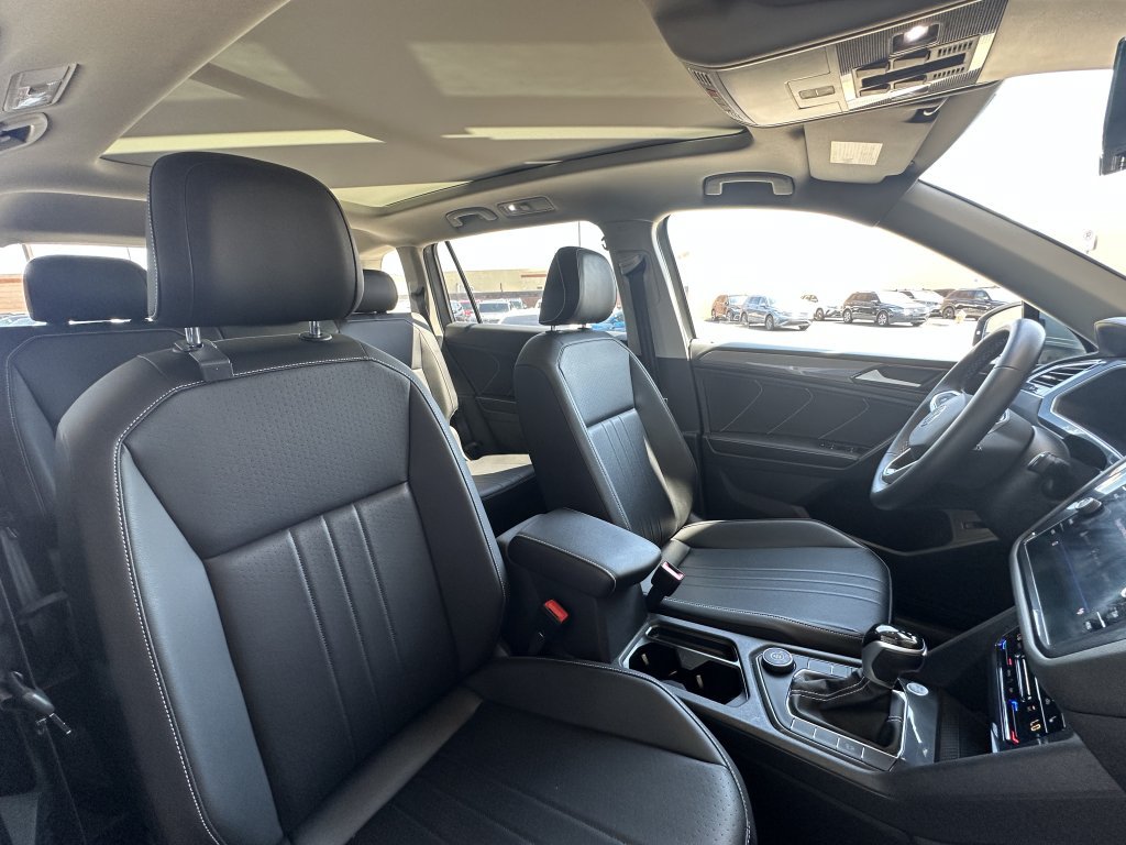 Used 2022 Volkswagen Tiguan SE w/ Panoramic Sunroof Package AWD/4WD image 41