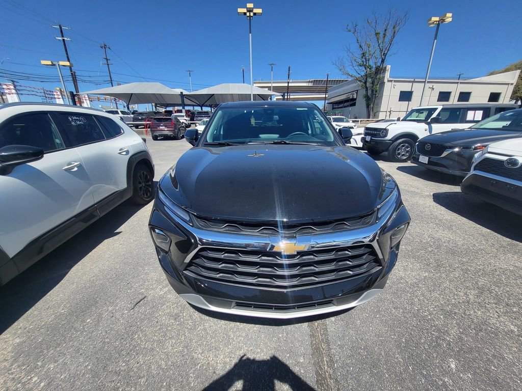 Used 2025 Chevrolet Blazer LT image 2