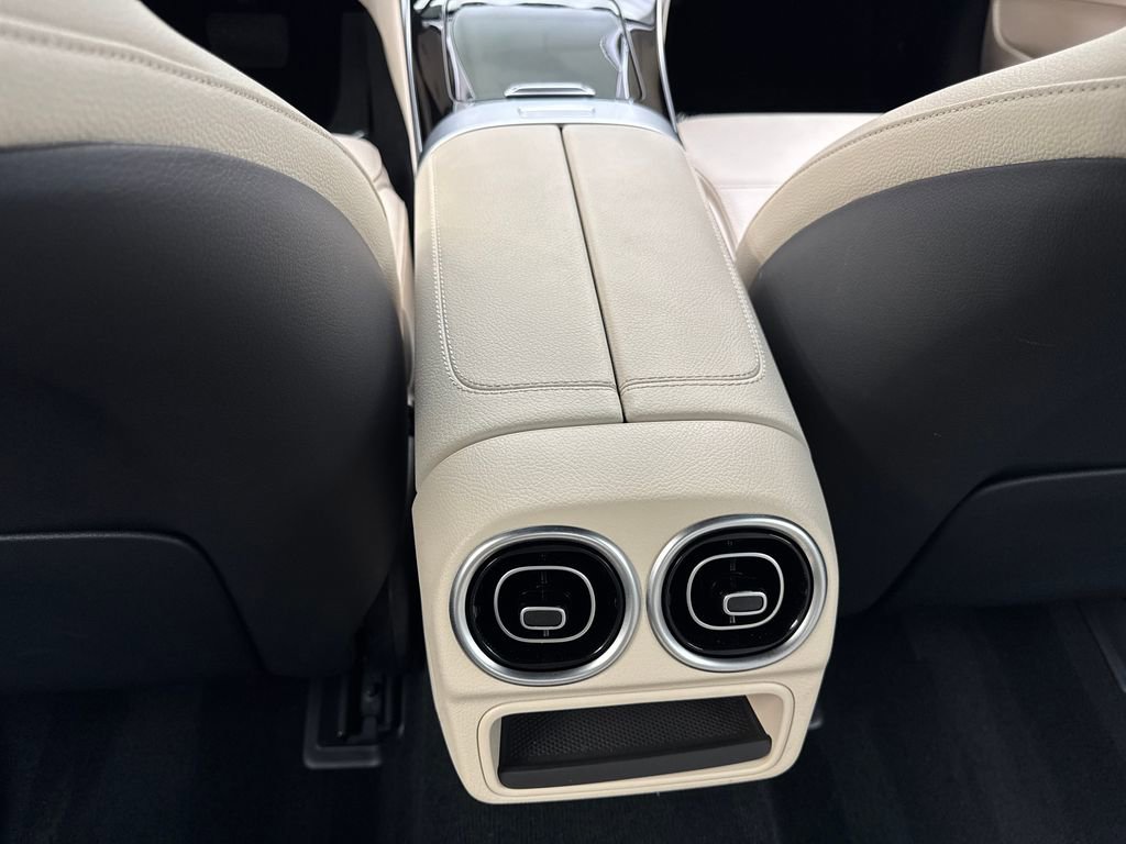 Used 2025 Mercedes-Benz C 300 Sedan image 66