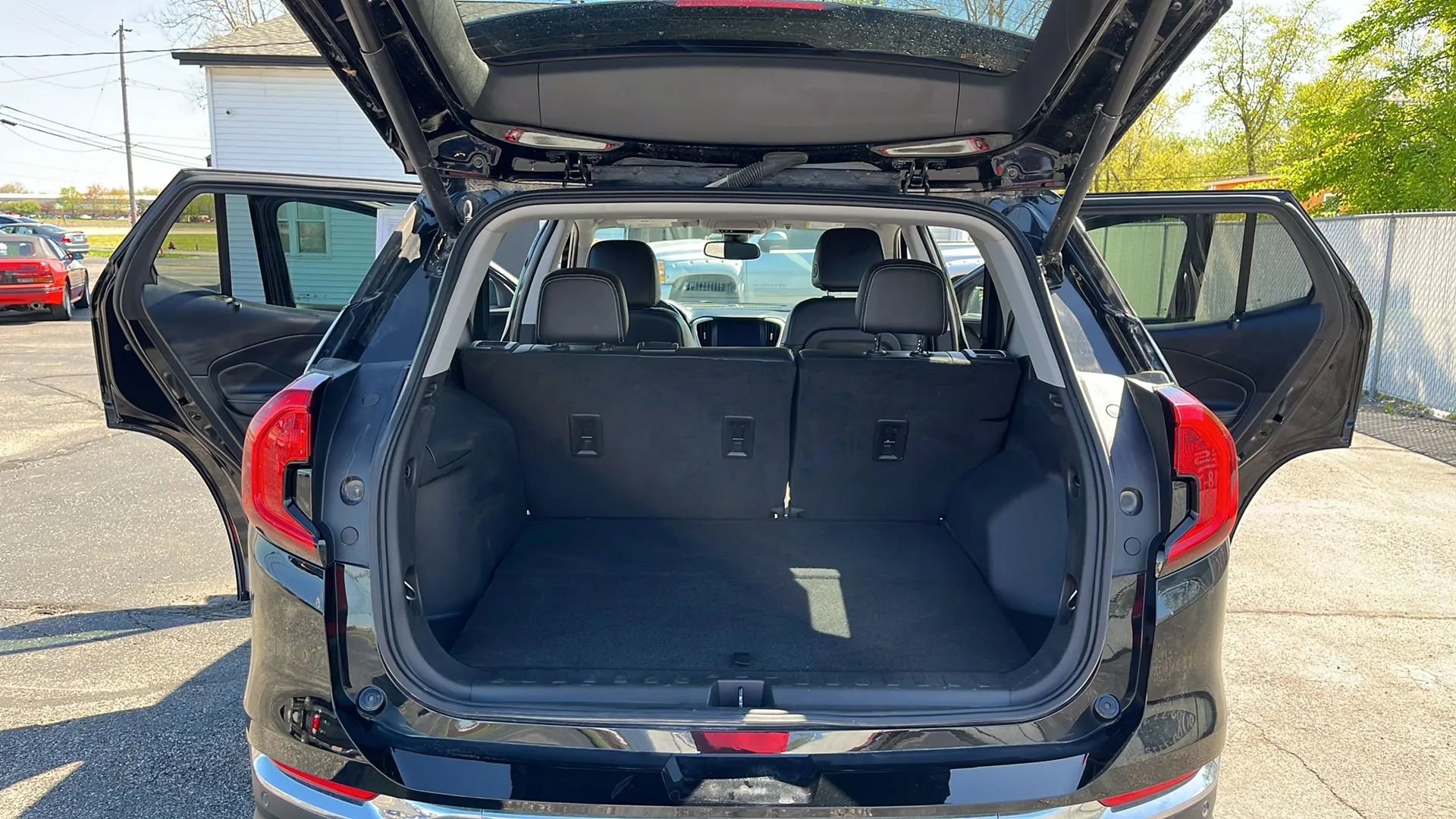 Used 2022 GMC Terrain SLT w/ Tech Package image 24