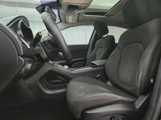 Used 2016 Chrysler 200 Limited w/ Anniversary Edition FWD image 10