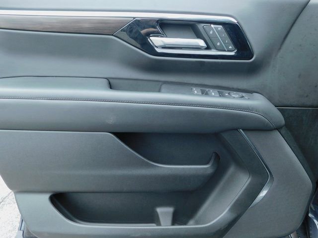 Used 2025 Chevrolet Tahoe Z71 image 39