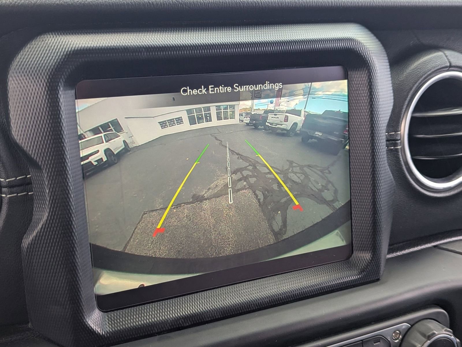 Used 2020 Jeep Wrangler Unlimited Sahara image 16