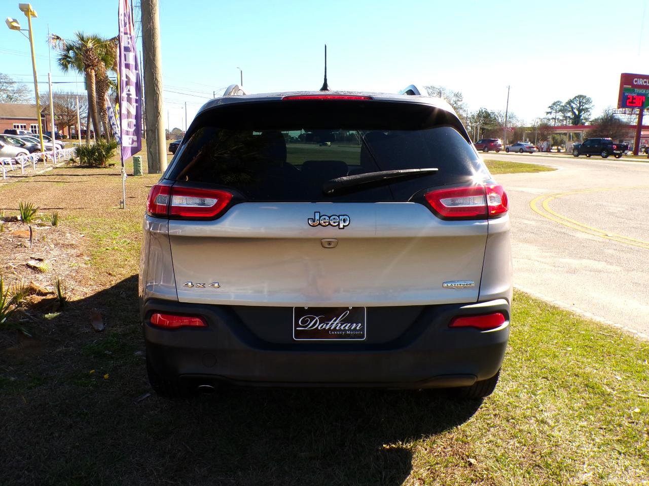Used 2014 Jeep Cherokee Latitude w/ Comfort/Convenience Group image 6