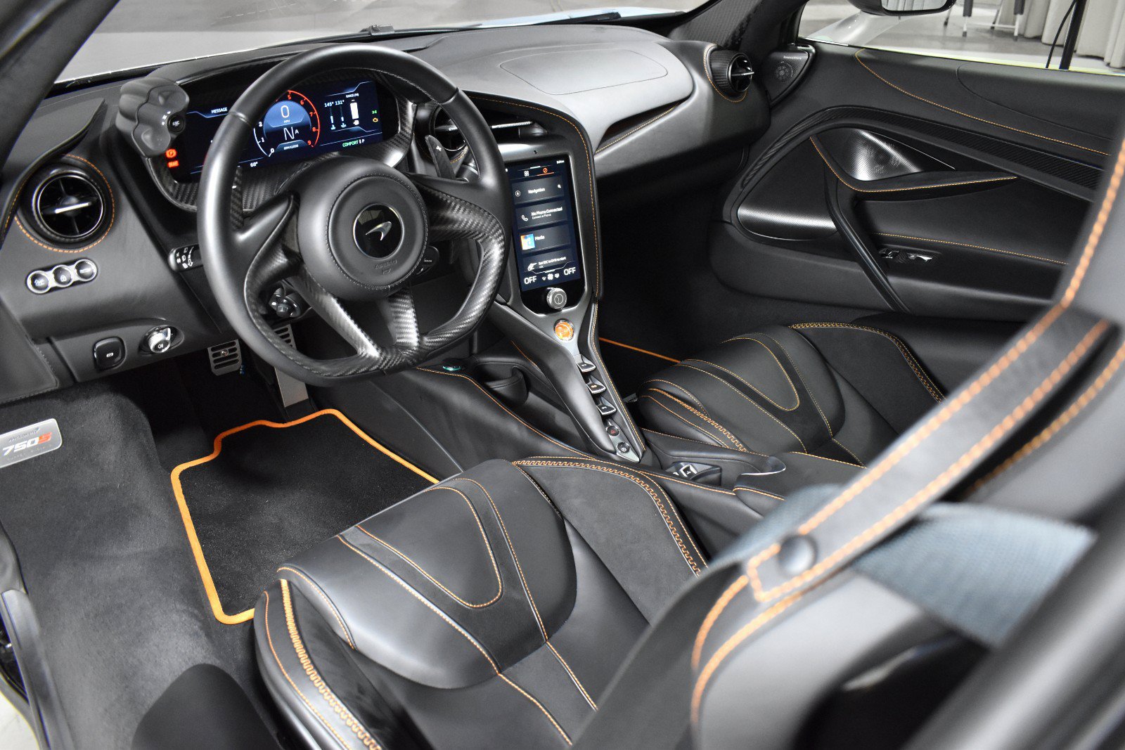 Used 2025 McLaren 750S Spider RWD image 38