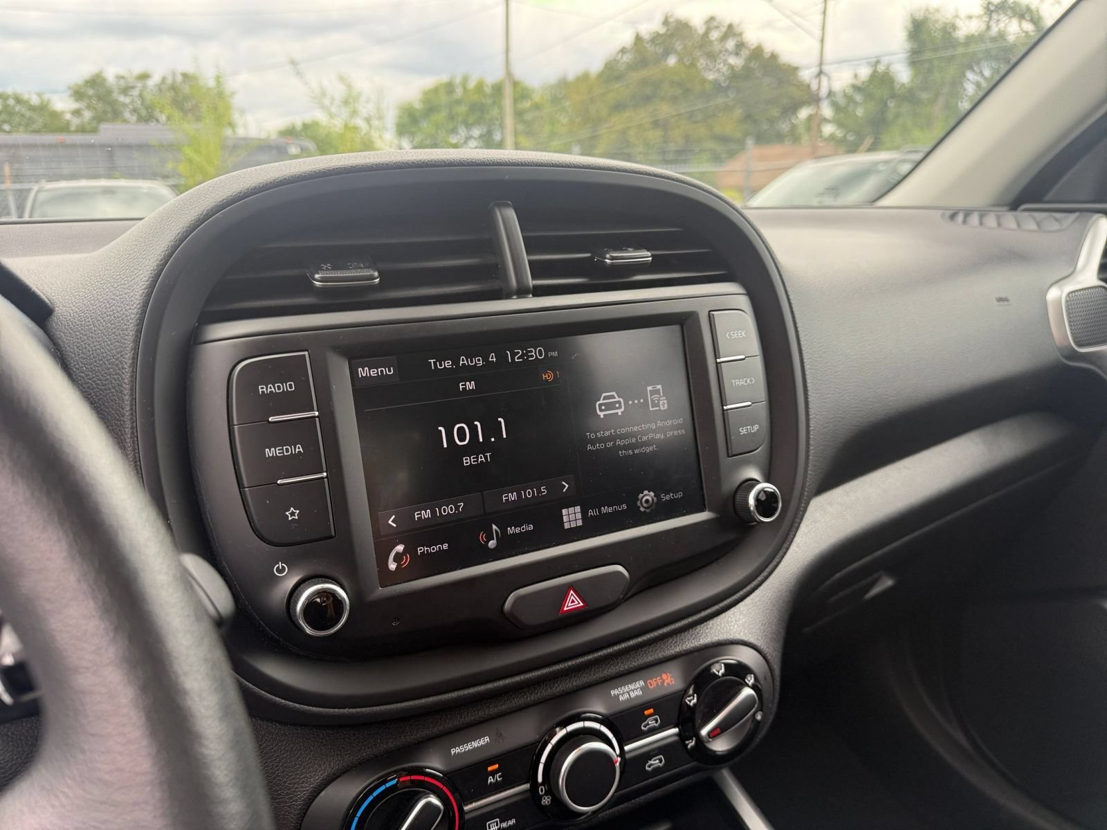 Used 2025 Kia Soul LX w/ LX Technology Package FWD image 20