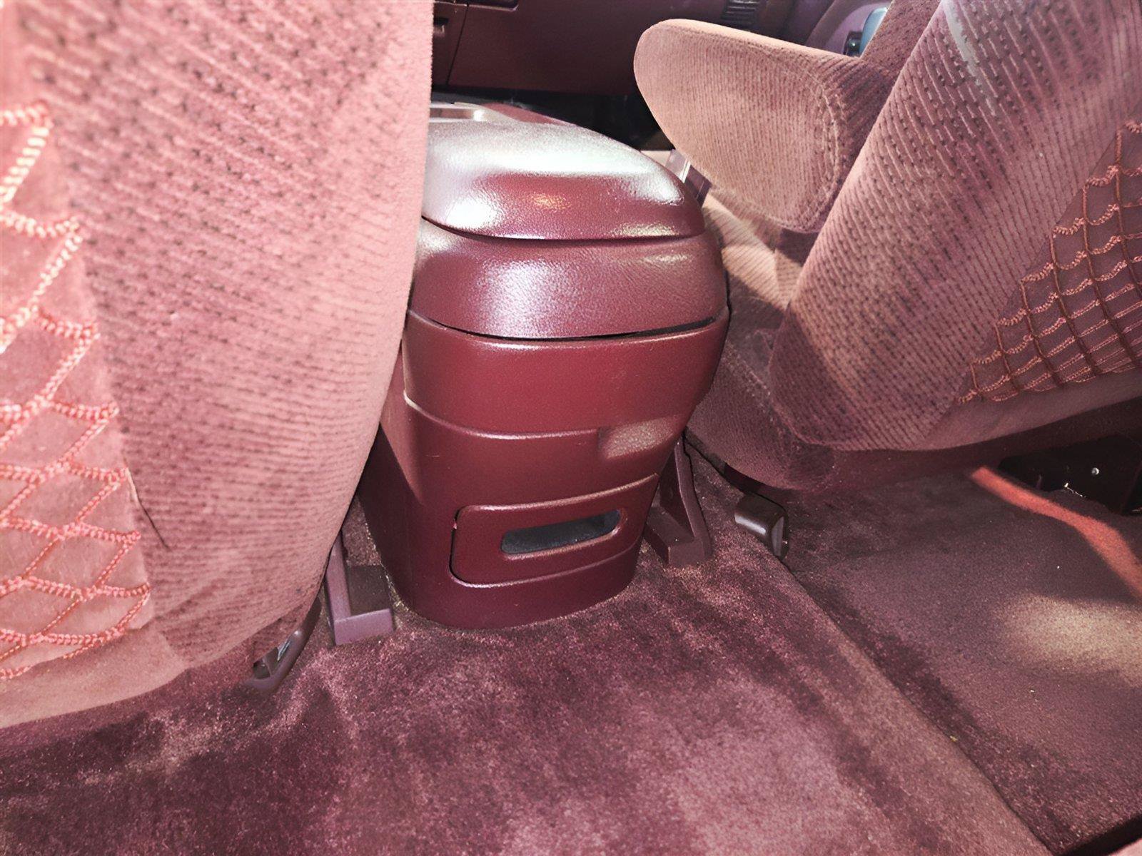 Used 1999 GMC Suburban 4WD w/ Marketing Opt Pkg 2 image 26