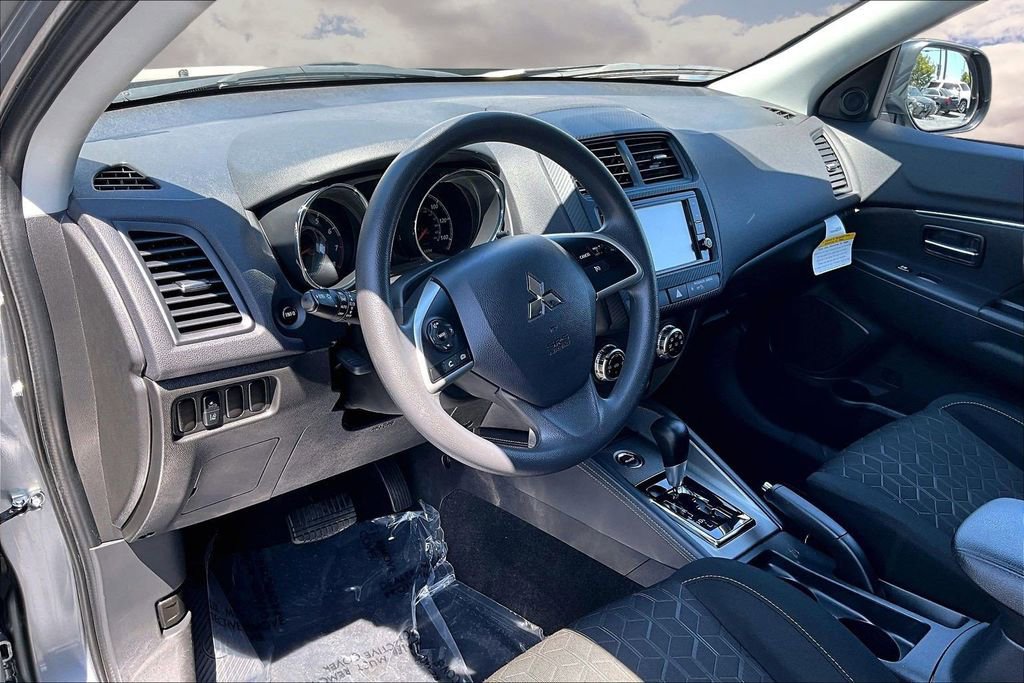 Used 2025 Mitsubishi Outlander Sport ES image 17