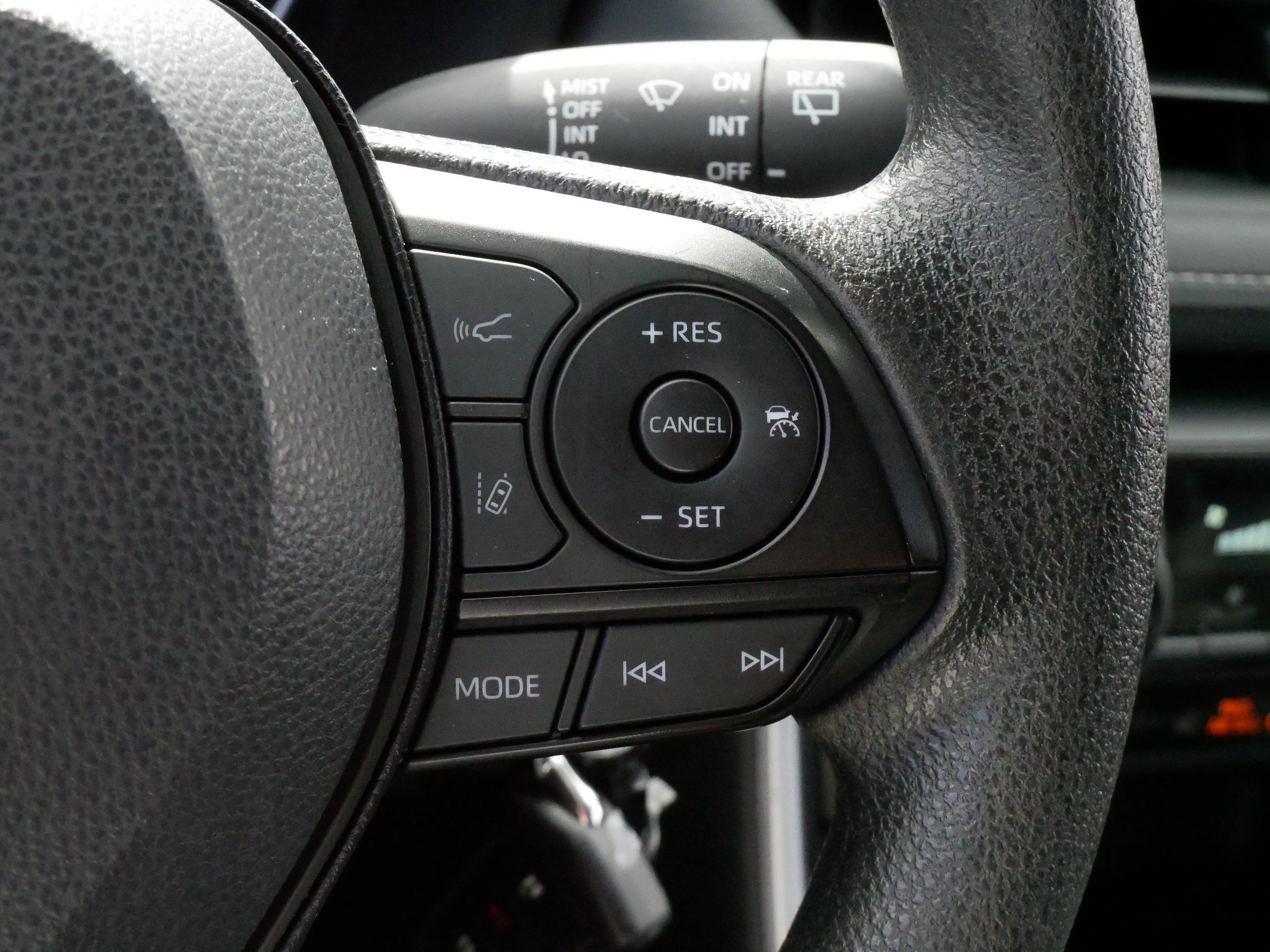 Used 2025 Toyota RAV4 LE AWD/4WD image 25