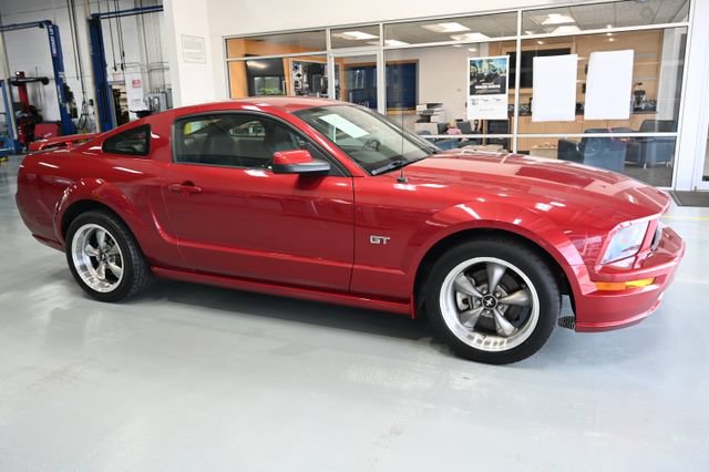 Used 2005 Ford Mustang GT Premium RWD image 4